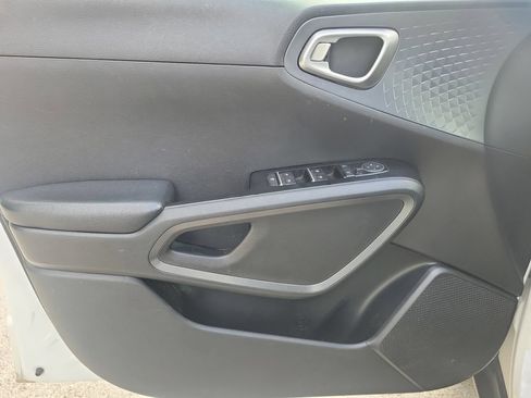Used 2020 Kia Soul S FWD image 17