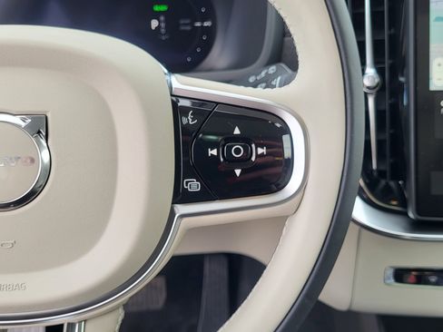 New 2026 Volvo XC90 T8 Ultra w/ Protection Package Premier AWD/4WD image 13