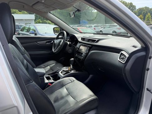 Used 2016 Nissan Rogue SL AWD/4WD image 14