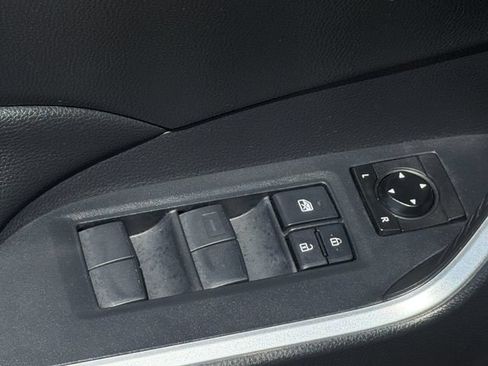 Used 2019 Toyota RAV4 XLE w/ Convenience Package FWD image 13