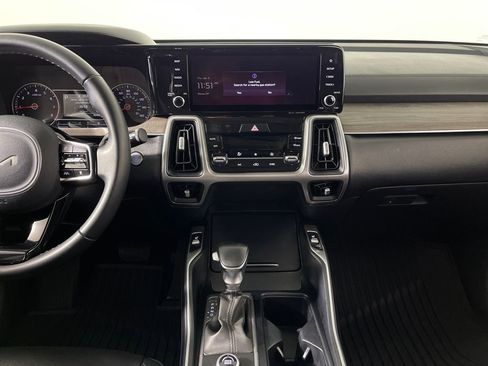 Used 2022 Kia Sorento EX w/ Panoramic Sunroof Package image 16