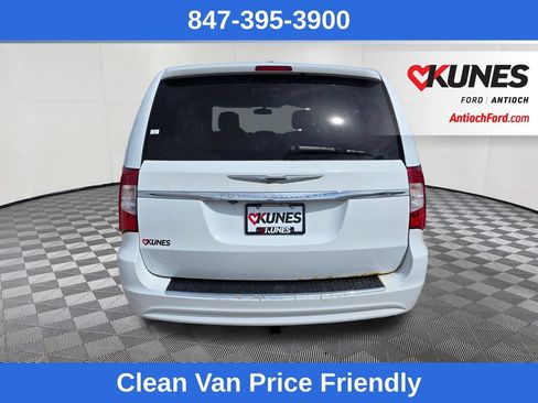 Used 2014 Chrysler Town & Country Touring FWD image 6