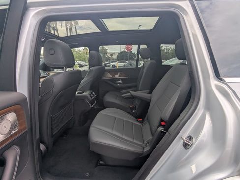 Used 2025 Mercedes-Benz GLS 450 4MATIC w/ AMG Line Exterior image 26