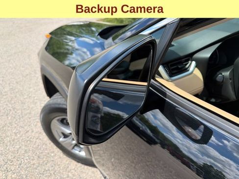 Used 2022 Toyota RAV4 LE AWD/4WD image 7