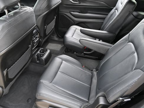 Used 2024 Jeep Grand Cherokee L Laredo w/ Luxury Tech Group I image 13