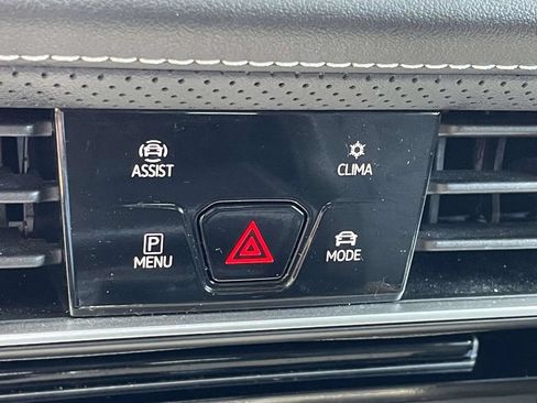 Used 2025 Volkswagen Atlas SE FWD image 37