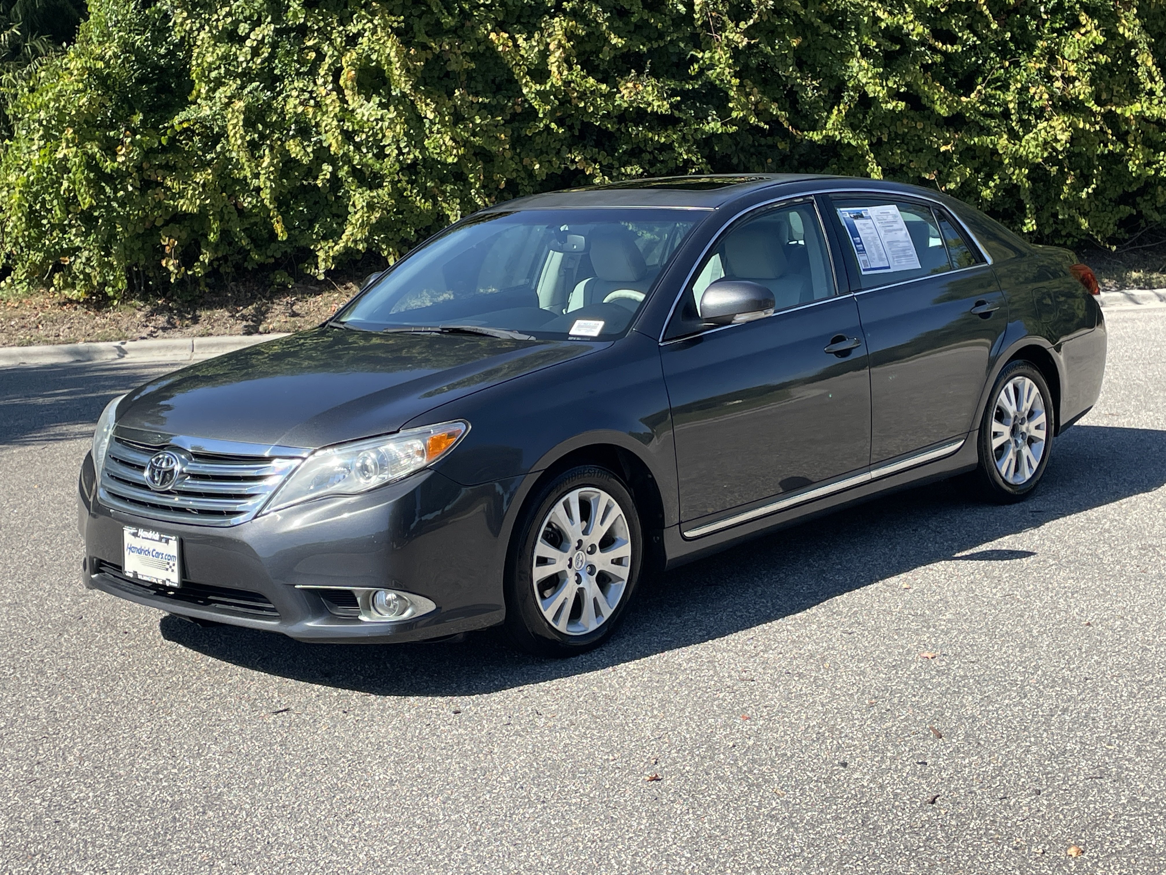 Used 2011 Toyota Avalon FWD image 4