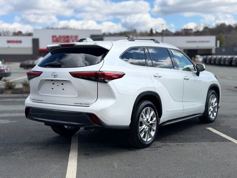 Used 2023 Toyota Highlander Limited image 7