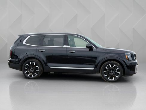 Used 2024 Kia Telluride SX w/ Towing Package FWD image 4