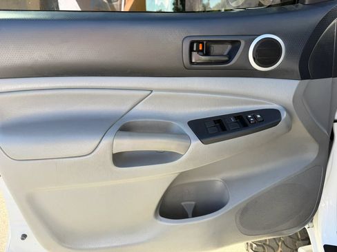 Used 2014 Toyota Tacoma PreRunner w/ TRD Sport Package RWD image 9