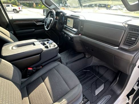 Used 2025 Chevrolet Silverado 1500 LT RWD image 24