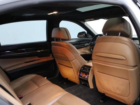 Used 2015 BMW 750Li xDrive AWD/4WD image 30