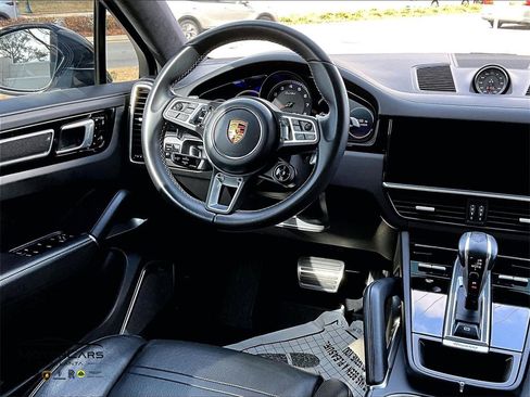 Used 2020 Porsche Cayenne Turbo image 7