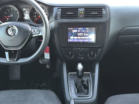 Used 2015 Volkswagen Jetta S image 31