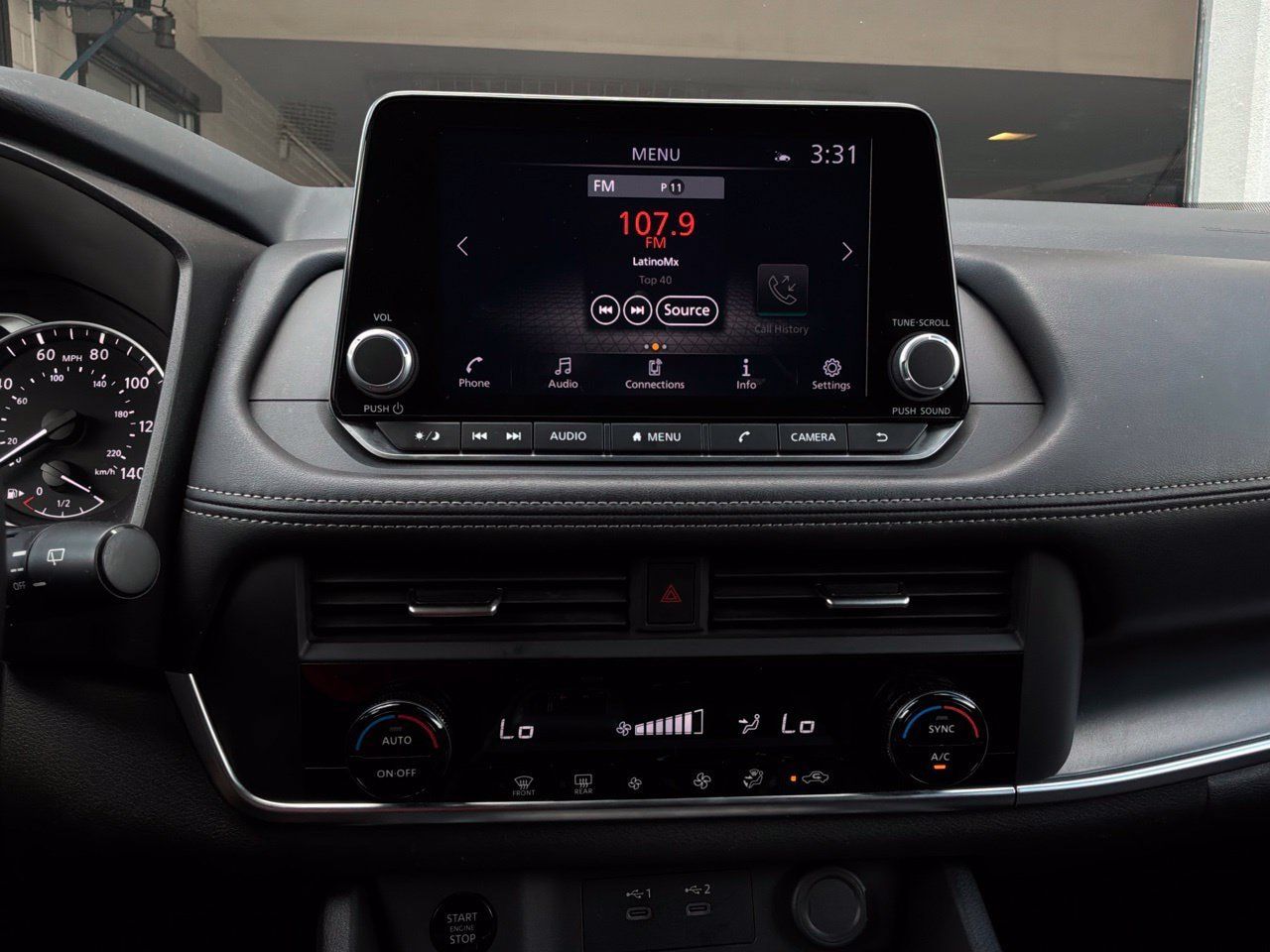 Used 2025 Nissan Rogue SV FWD image 30
