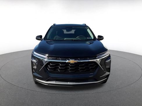 Used 2025 Chevrolet Trax LT FWD image 5
