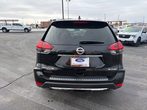 Used 2017 Nissan Rogue SV image 4