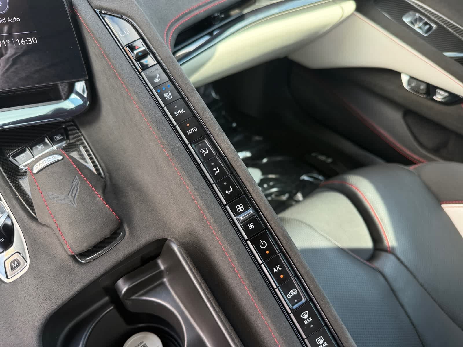 Used 2023 Chevrolet Corvette Stingray Premium Conv w/ Z51 Performance Package RWD image 18
