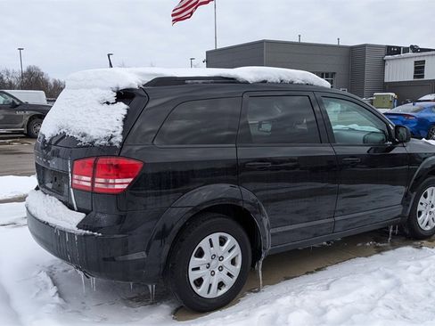 Used 2019 Dodge Journey SE image 3