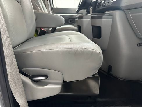 Used 2024 Ford E-350 and Econoline 350 Super Duty image 40