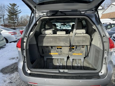 Used 2011 Toyota Sienna XLE image 14