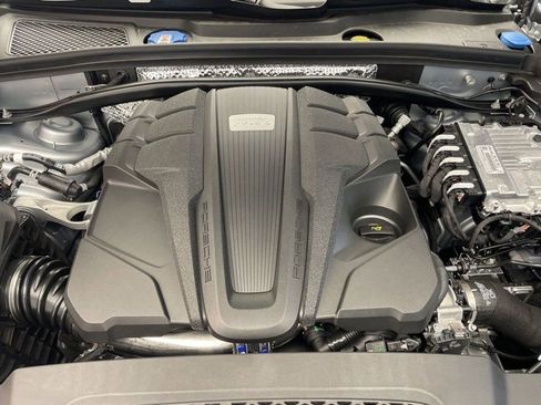 New 2025 Porsche Macan S image 17