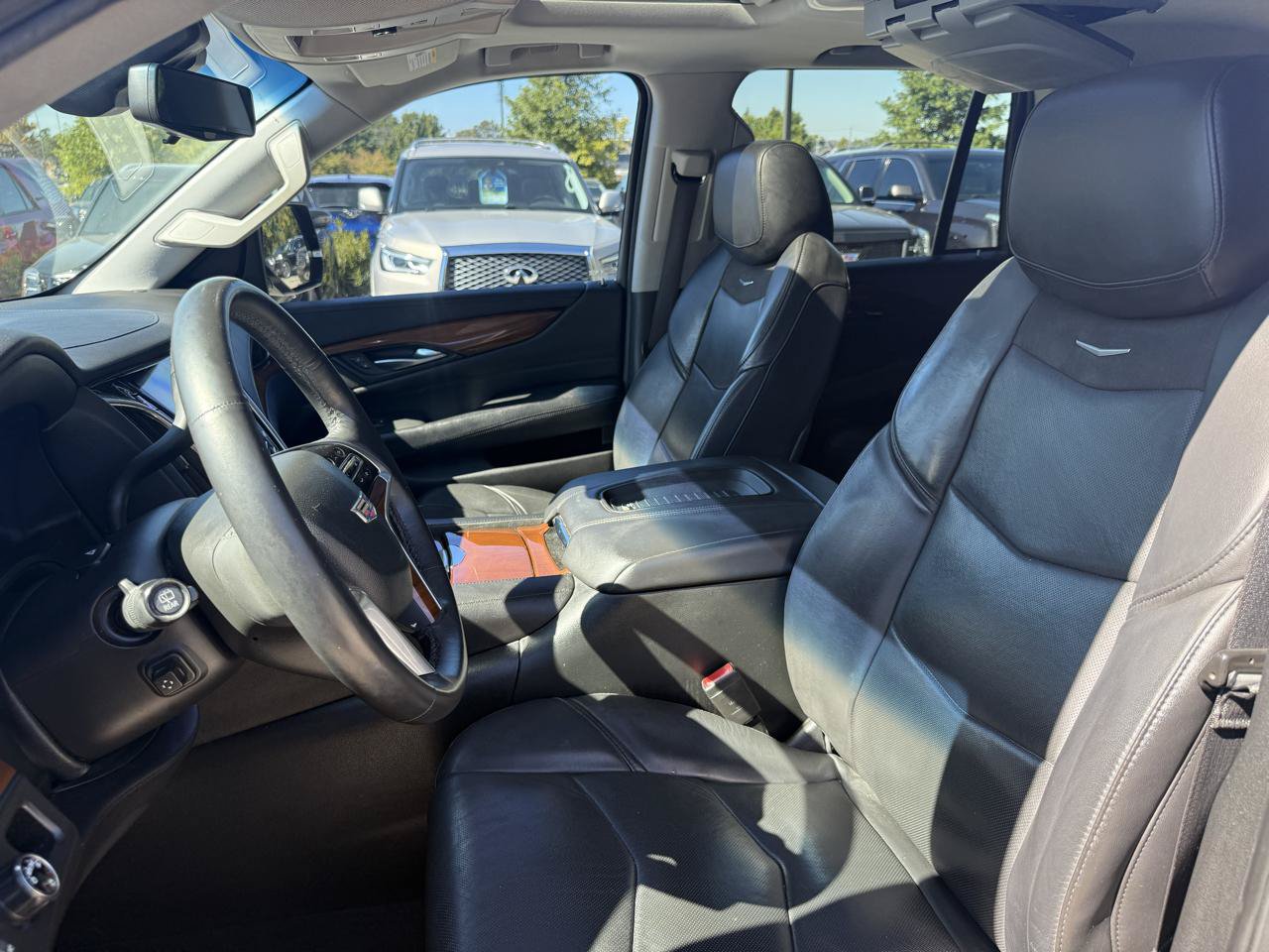 Used 2018 Cadillac Escalade Luxury RWD image 11