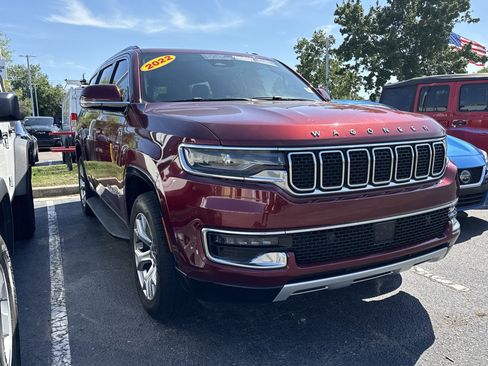 Used 2022 Jeep Wagoneer Series II AWD/4WD image 2