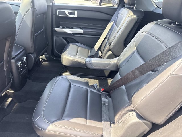 Used 2023 Ford Explorer XLT w/ Equipment Group 202A AWD/4WD image 16