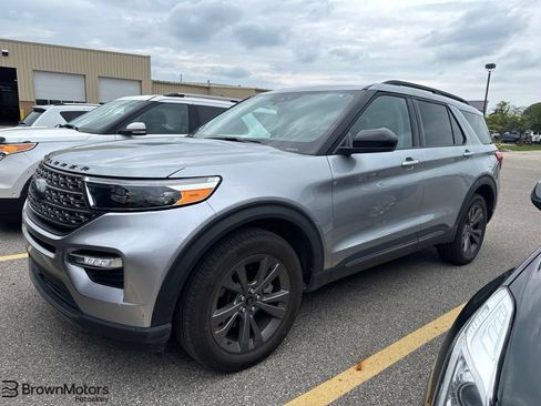 Used 2024 Ford Explorer XLT w/ Equipment Group 202A AWD/4WD image 1