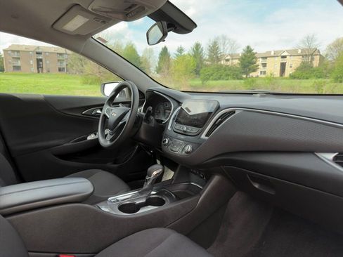 Used 2022 Chevrolet Malibu LT FWD image 24