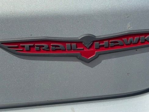 Used 2025 Jeep Compass Trailhawk AWD/4WD image 5
