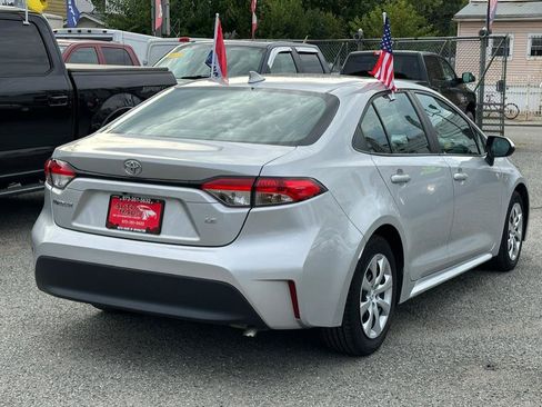 Used 2023 Toyota Corolla LE FWD image 4