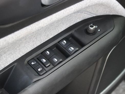 Used 2023 Jeep Compass Latitude w/ Convenience Group AWD/4WD image 14