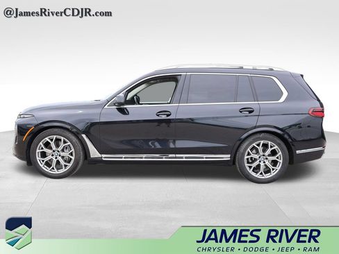 Used 2025 BMW X7 xDrive40i AWD/4WD image 2