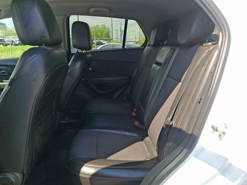 Used 2020 Chevrolet Trax LT w/ LT Convenience Package AWD/4WD image 12