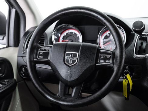 Used 2018 Dodge Grand Caravan SE w/ UConnect Hands-Free Group FWD image 14