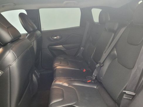Used 2019 Jeep Cherokee Limited AWD/4WD image 18
