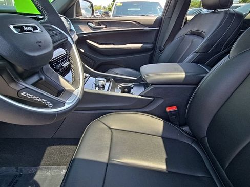 Certified 2025 Jeep Grand Cherokee Limited AWD/4WD image 19