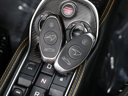 Used 2019 McLaren 570S Spider RWD image 6