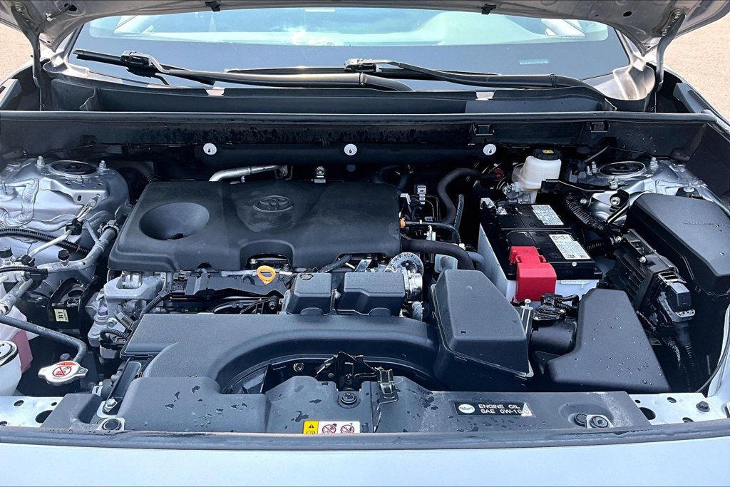 Used 2025 Toyota RAV4 XLE AWD/4WD image 10