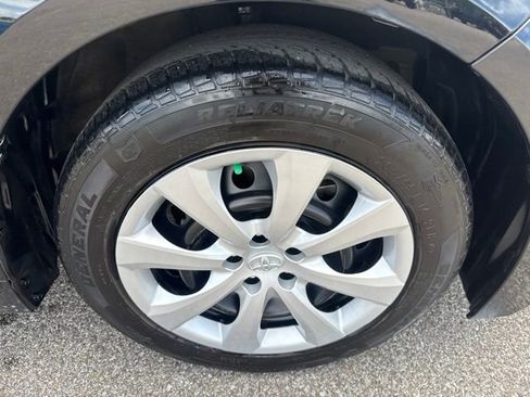 Used 2024 Toyota Corolla LE FWD image 13