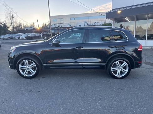 Used 2014 Volkswagen Touareg VR6 image 2