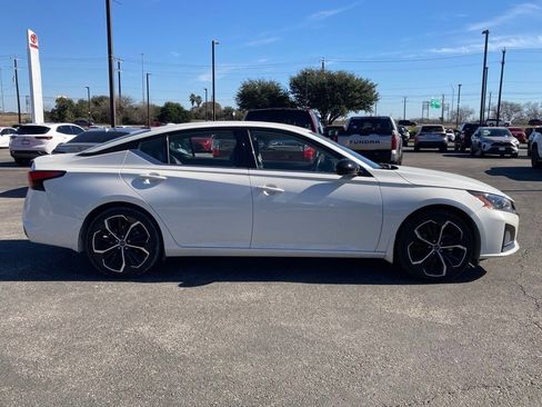 Used 2025 Nissan Altima 2.5 SR image 4