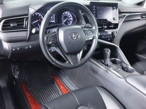 Used 2023 Toyota Camry SE image 9