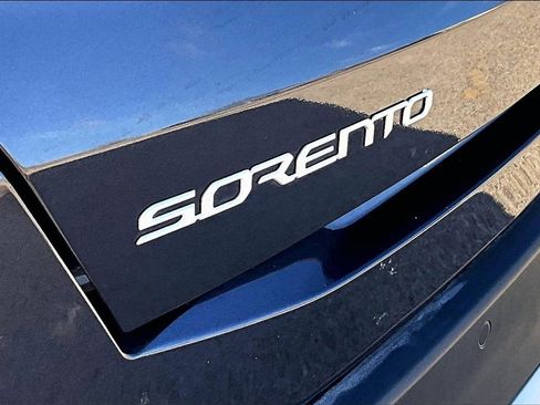 Certified 2025 Kia Sorento EX w/ Panoramic Sunroof Package image 34