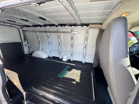 Used 2015 Chevrolet Express 2500 Extended image 17