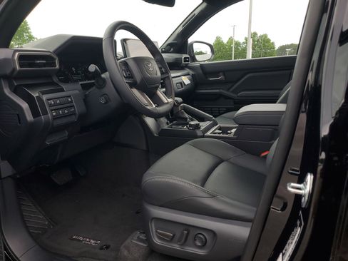 Used 2025 Toyota 4Runner Limited AWD/4WD image 17