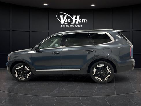 Used 2024 Kia Telluride EX w/ EX Captain's Chair Package AWD/4WD image 4