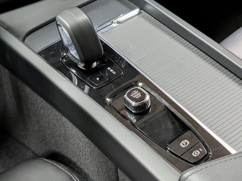 Used 2025 Volvo XC60 B5 Core AWD/4WD image 26
